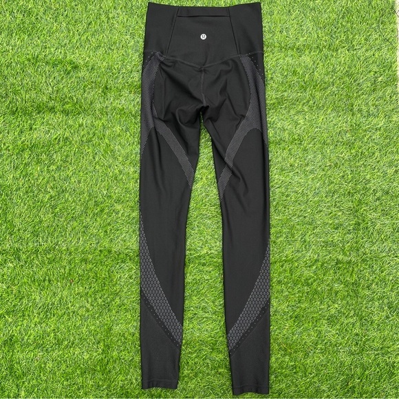 Lululemon Mapped Out Tight 28" Black / Glacier Grey Sz 4 activewear gently used - Picture 1 of 9